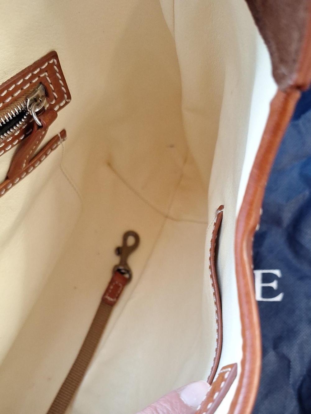 Dooney & Bourke Florentine Toscana Smooth Leather Hobo Bag Large Size - Picture 12 of 16
